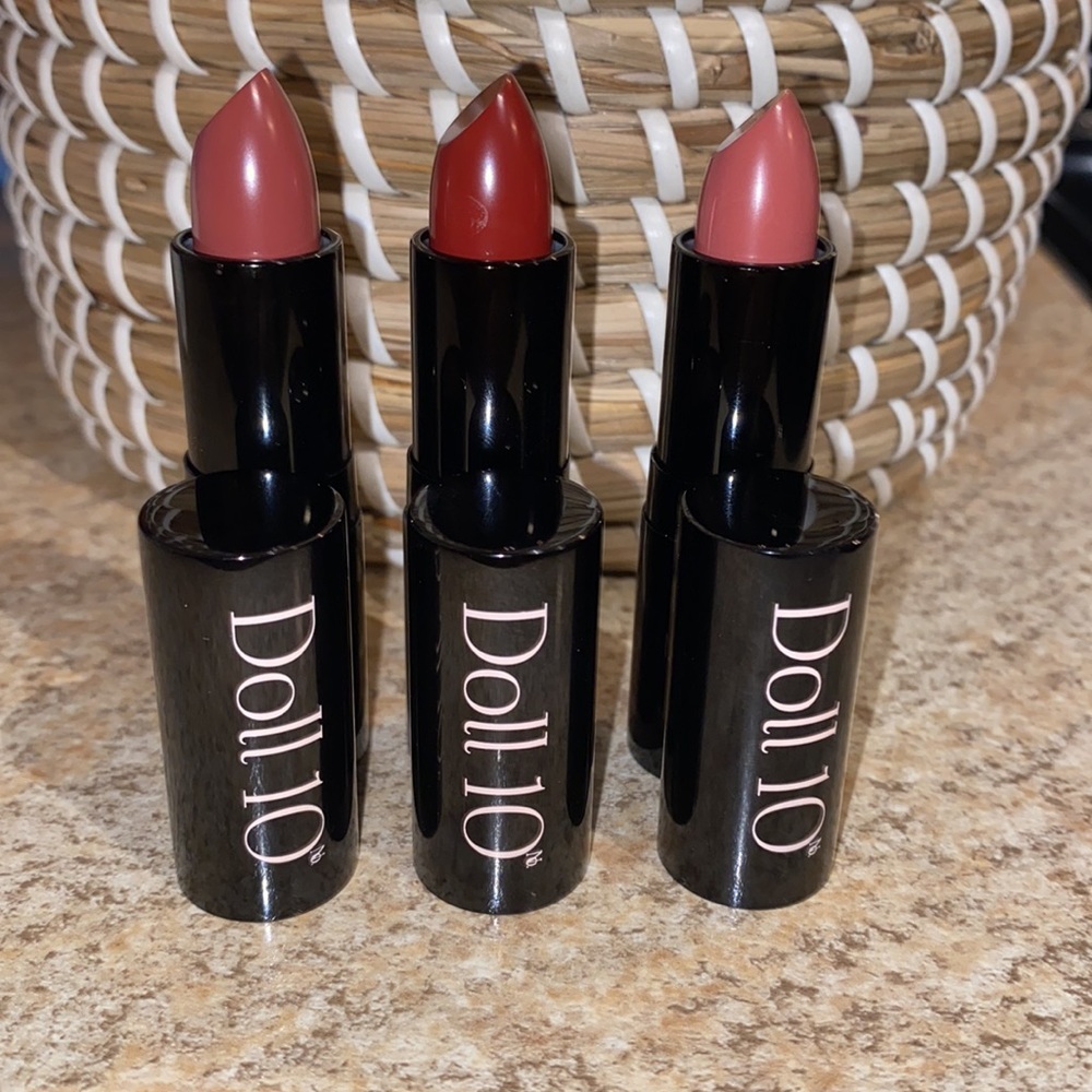 NWT DOLL VAULT
KISSES & COMPLIMENTS LIP ROUGE COLLECTION - Picture 3 of 3